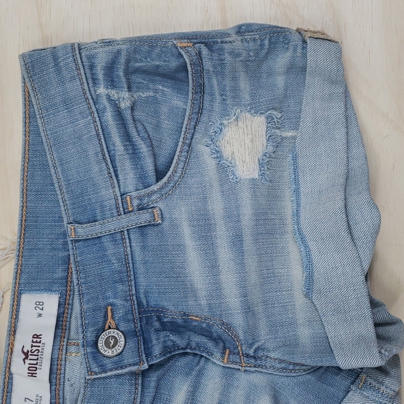 🎀🎀 2 pairs of Hollister jean shorts - Picture 4 of 12